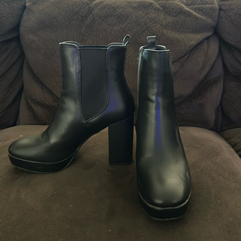 4 inch Mia Black platform boot